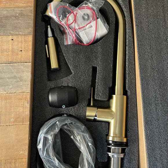 Kitchen faucet gold touch - Picture 4 of 4